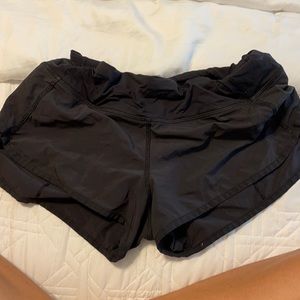 lulu speed up 2.5 shorts